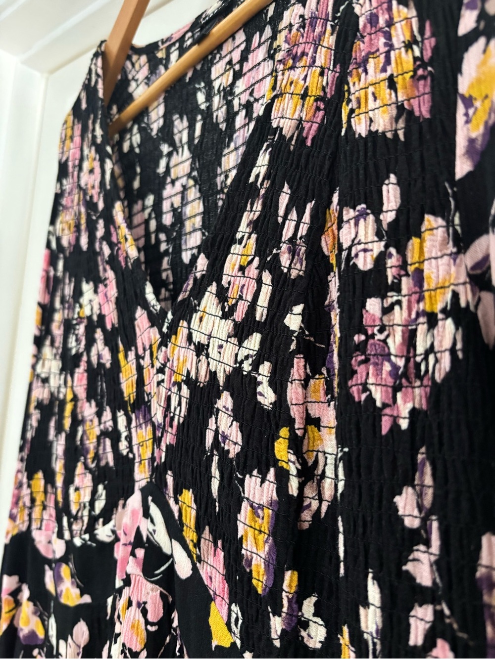 Torrid Black Floral Smocked Tunic Blouse Size 0X - Picture 6 of 7
